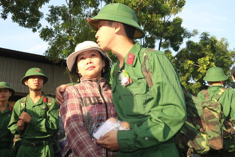 Anh: Hang nghin thanh nien TP HCM rang ro len duong nhap ngu-Hinh-13